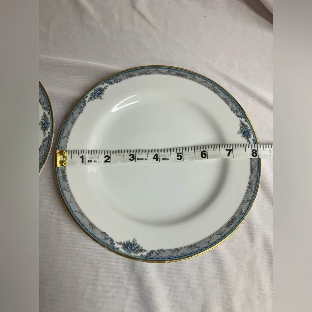 Elegant White Dinner Plates with Blue and Gold Accents